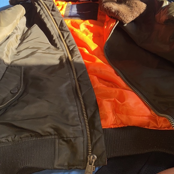Olive Green jacket with orange interior. Detachable Fur on collar - Picture 4 of 9